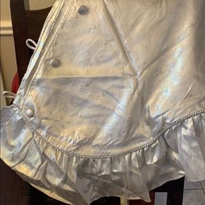 Iridescent tree skirt